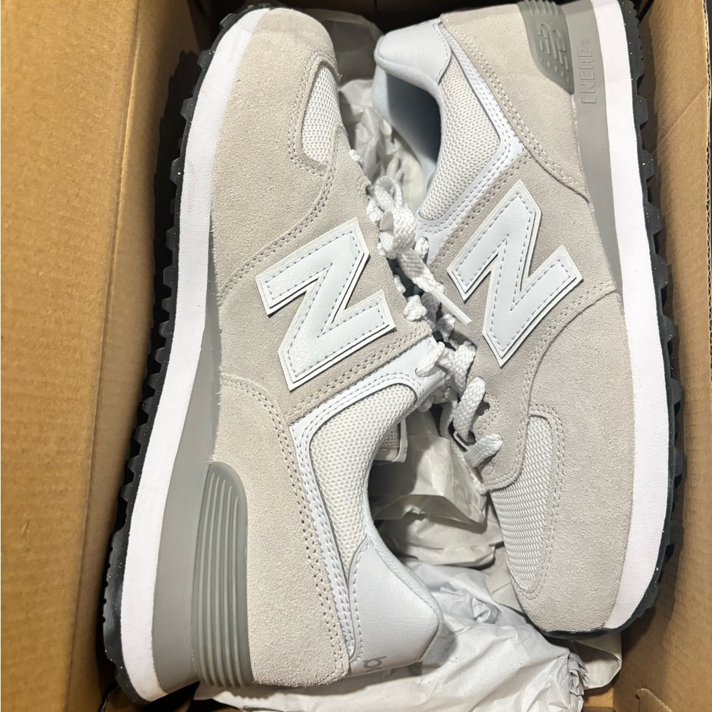 Women’s new balance sneaker